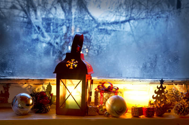 室内蜡烛和圣诞装饰