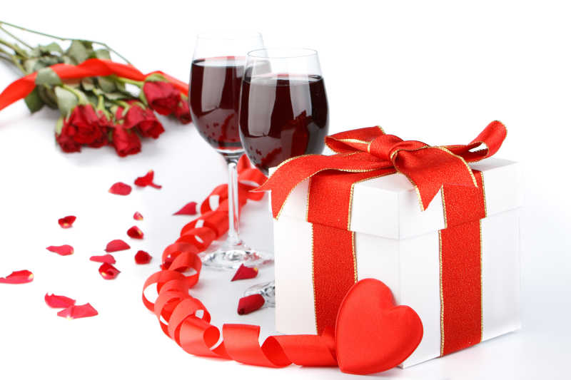 礼物盒玫瑰和红酒