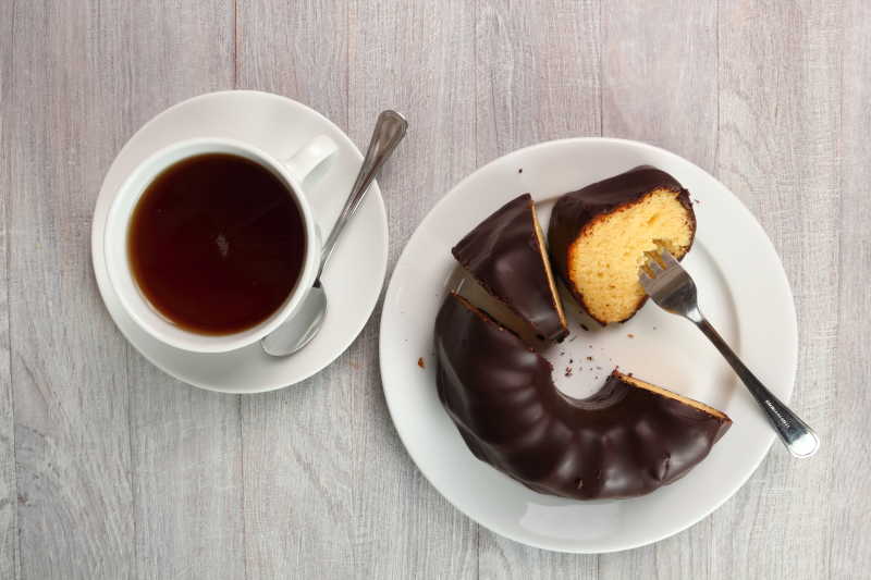 黑巧克力蛋糕与咖啡
