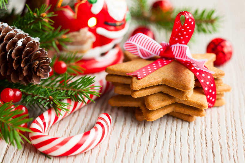 圣诞节饼干和圣诞装饰