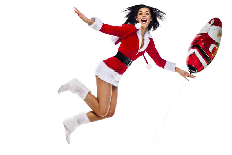 飞起来的年轻女子穿着圣诞老人的衣服