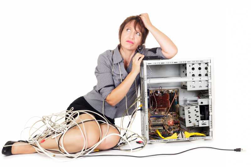 担心女人想找解决办法修电脑