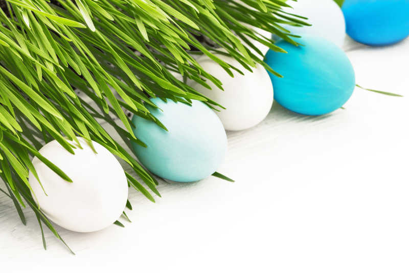 绿和白的复活节彩蛋