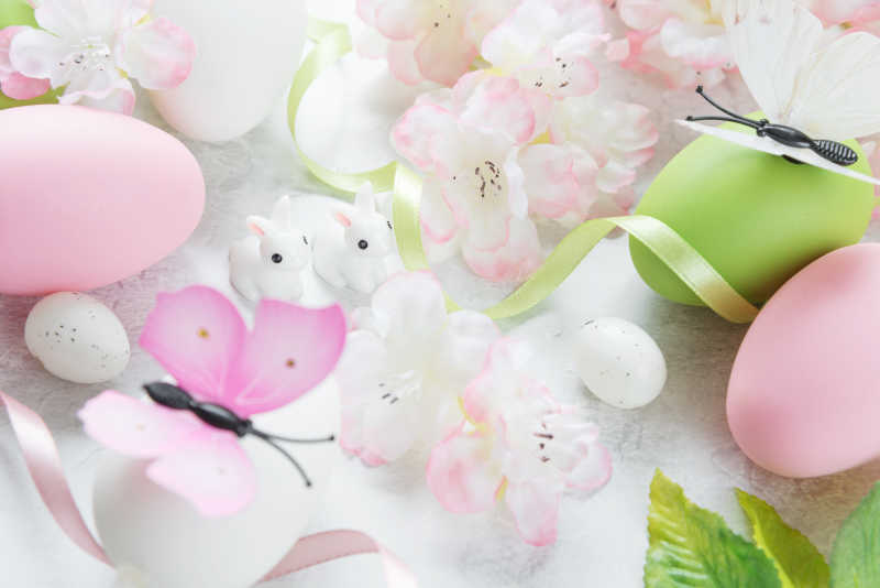 复活节彩蛋和樱花花枝