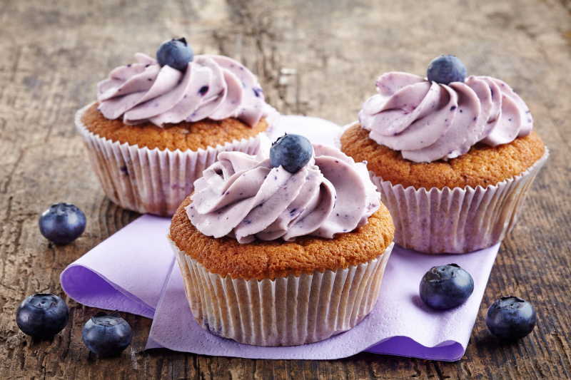蓝莓浆果纸杯蛋糕