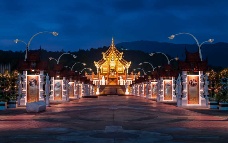 华丽的清迈皇家花园夜景