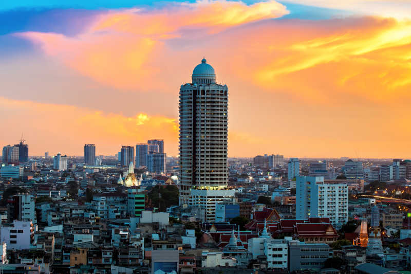 黄昏下的曼谷城市