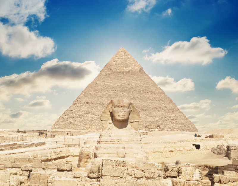 埃及法老胡夫金字塔和狮身人面像