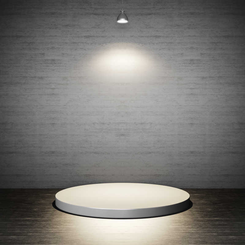 灰色墙面上的灯光照射的木地板上的圆盘