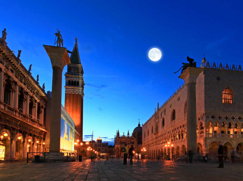 威尼斯圣马可广场夜景