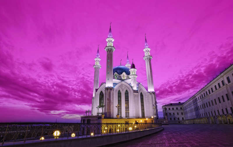 紫色天空下的清真寺