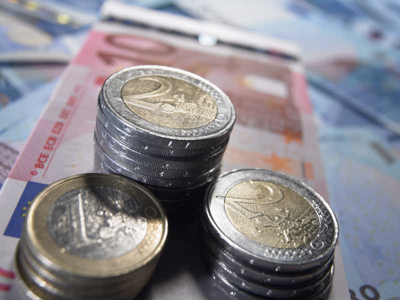 欧元纸币与硬币