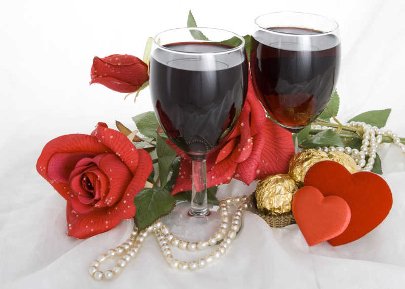 红酒搭配绯红玫瑰