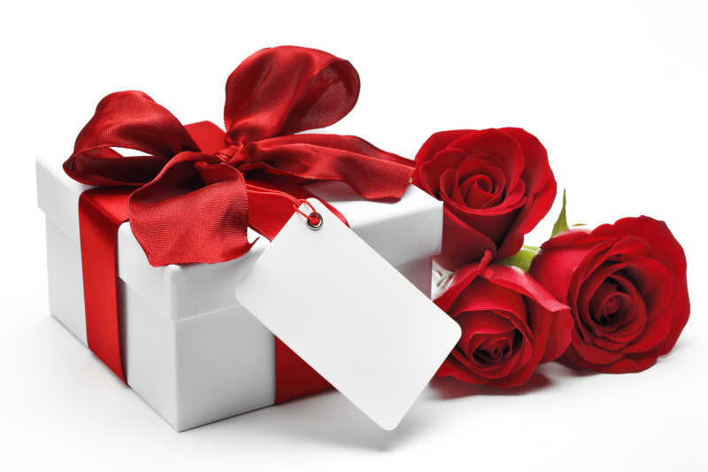玫瑰装饰情人节礼物和空白贺卡