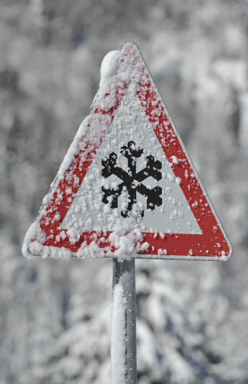 冬季公路或道路结冰的警告标志