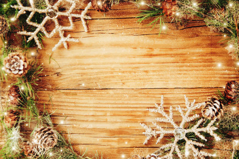 木制背景下的圣诞边界设计