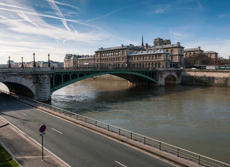 巴黎圣母桥与塞纳河