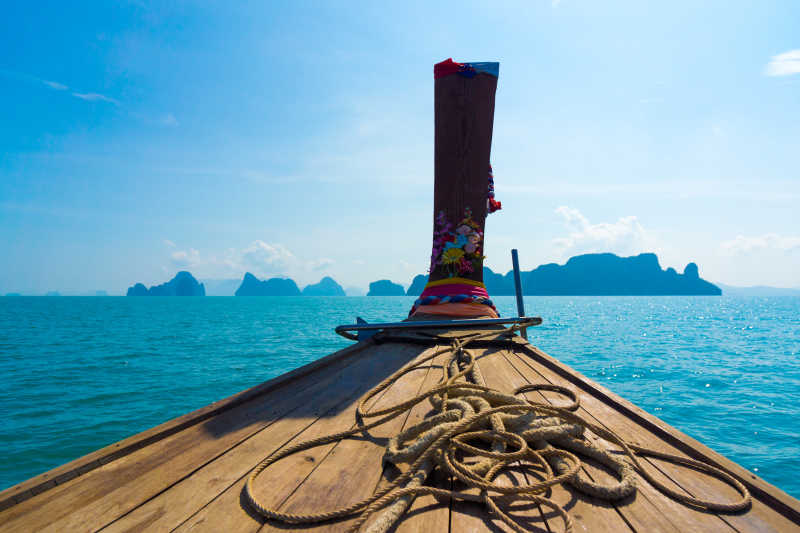 在泰国安达曼海划船