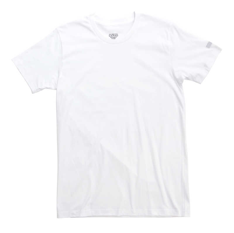 白色背景上的T恤