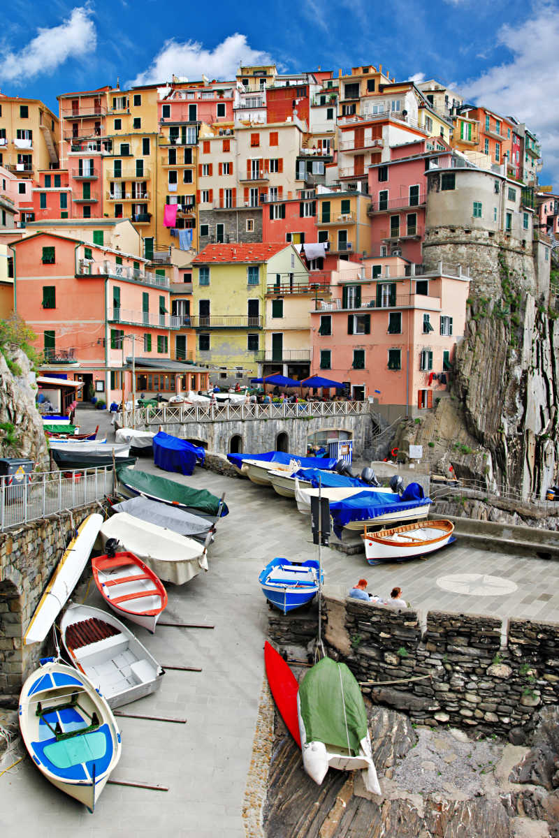 意大利五渔村港口的船