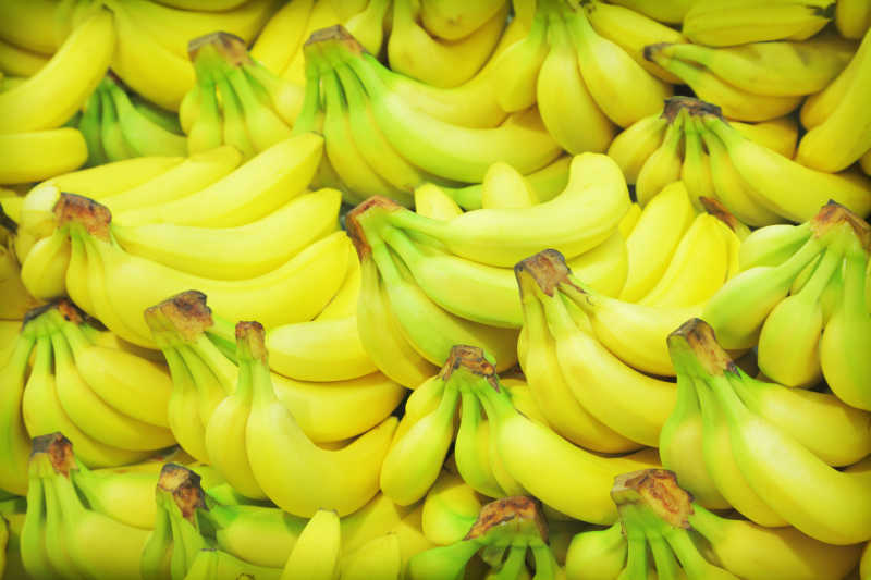 一堆新鲜香蕉