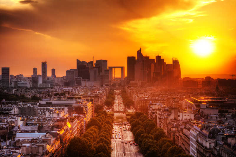 日落下的法国巴黎香榭丽舍大道