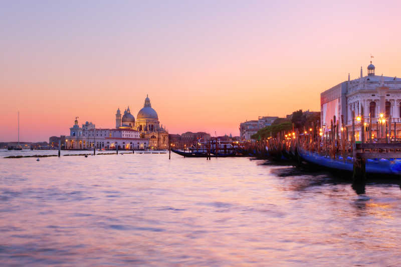 日落时的威尼斯水城