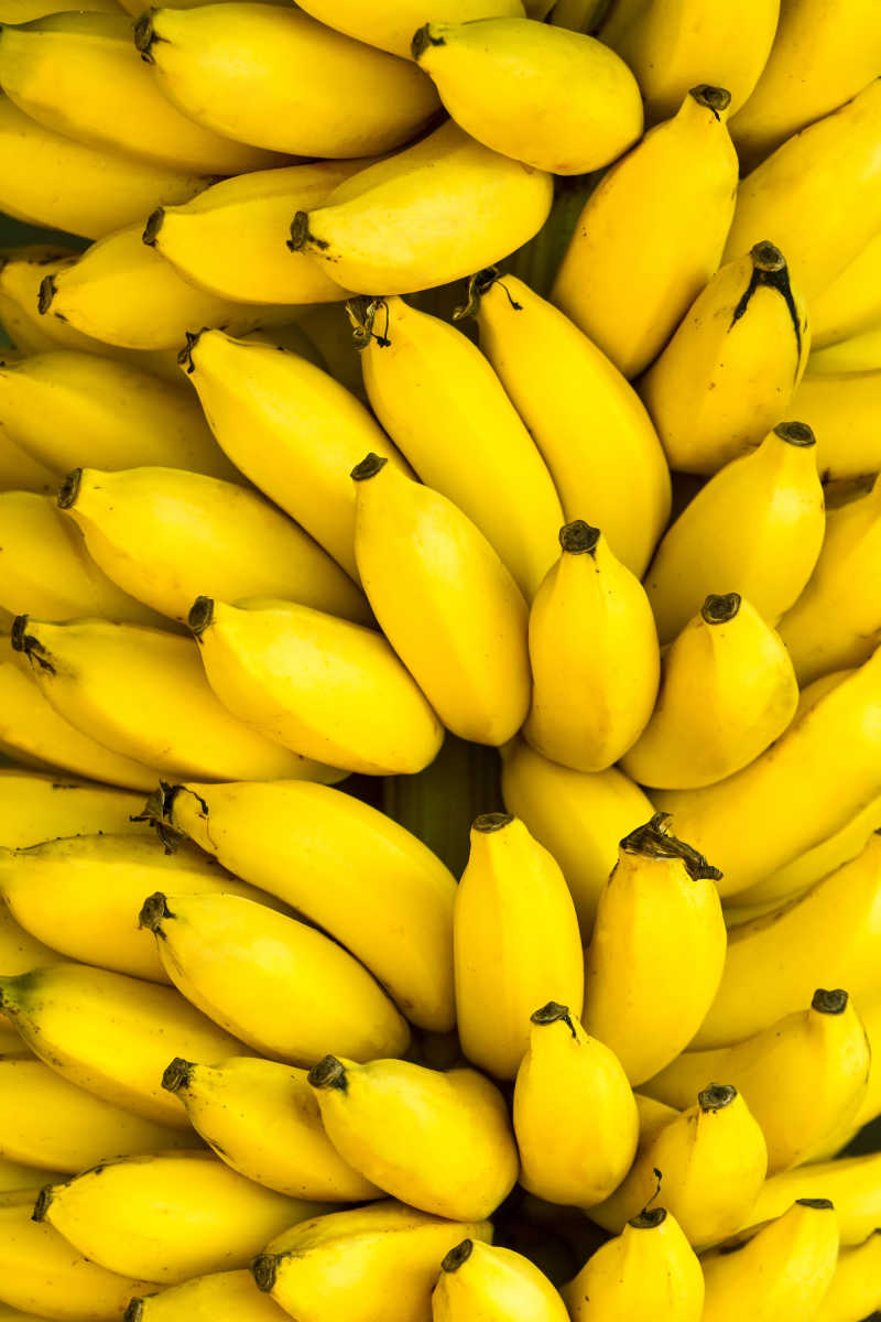 一串成熟的香蕉