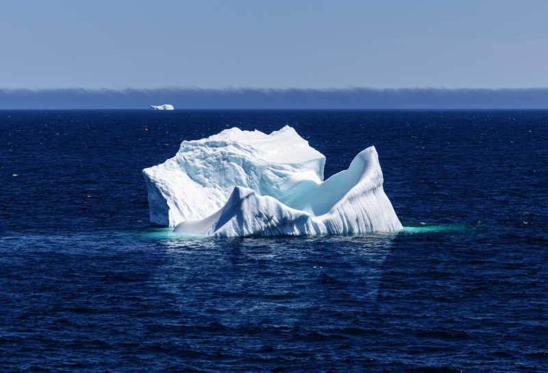 海上漂着的冰山
