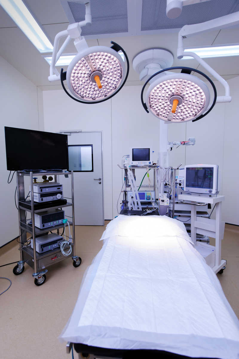手术室的医疗设备与器械