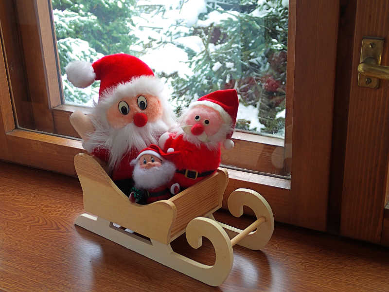 一个雪橇与圣诞老人的玩具