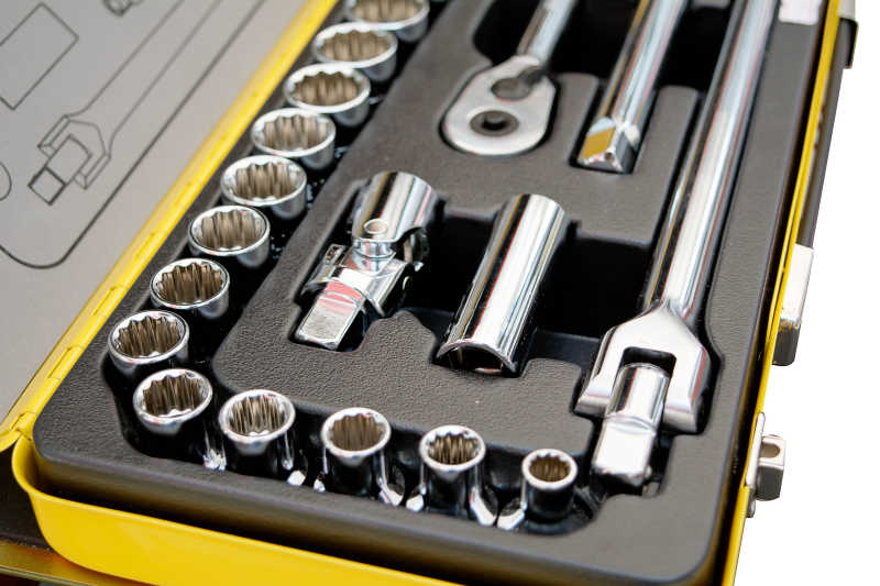 工具箱里的各种扳手修理工具