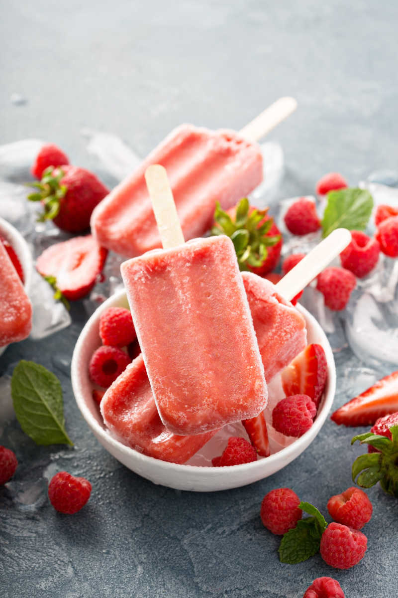 Strawberry和草莓雪糕冰激凌