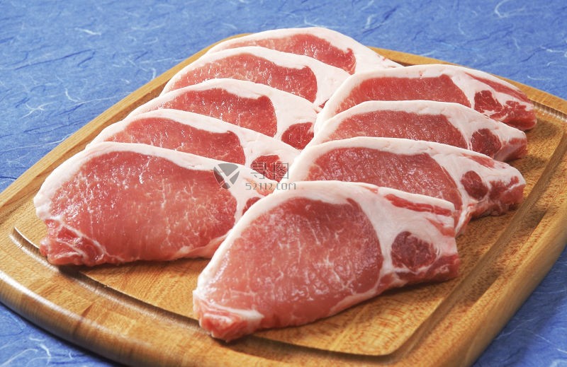砧板上的猪肉