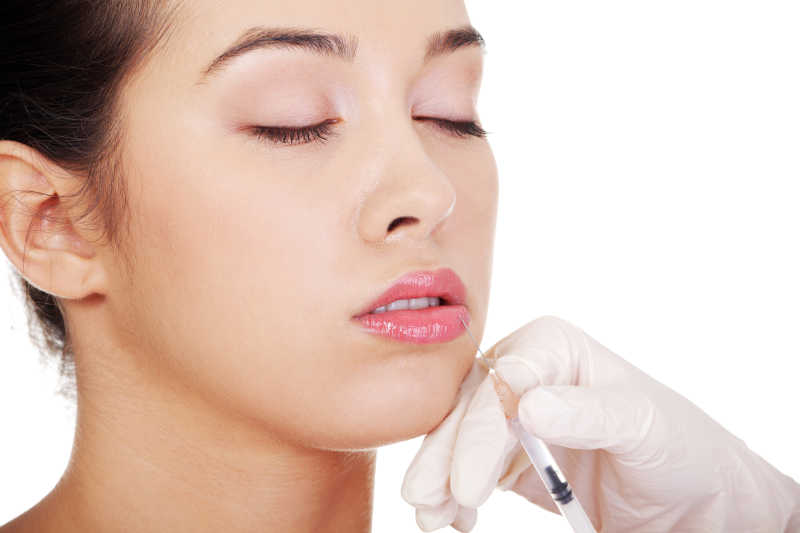 女性嘴唇注射肉毒杆菌毒素