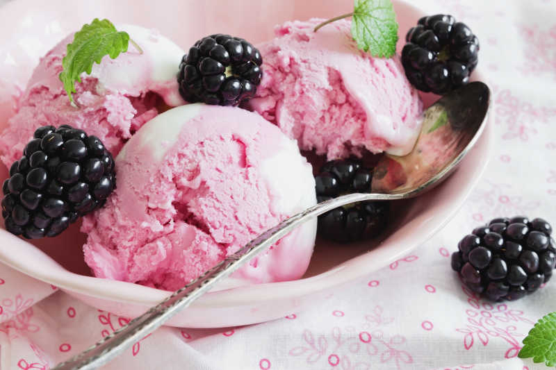 黑莓冰淇淋