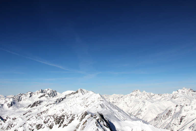 冬季的雪山