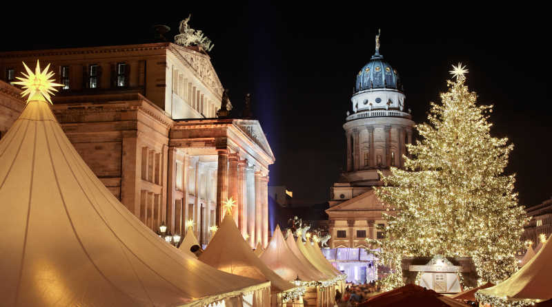 夜晚的柏林圣诞市场