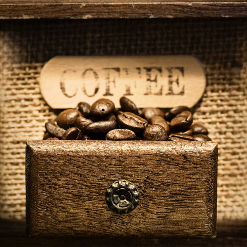 咖啡豆磨咖啡豆