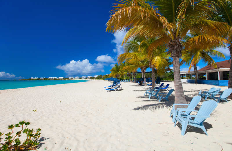 完美的加勒比海滩在安圭拉岛