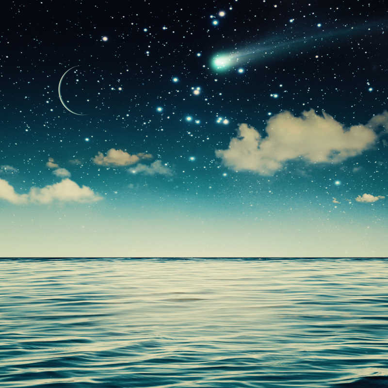 海面上璀璨的夜空
