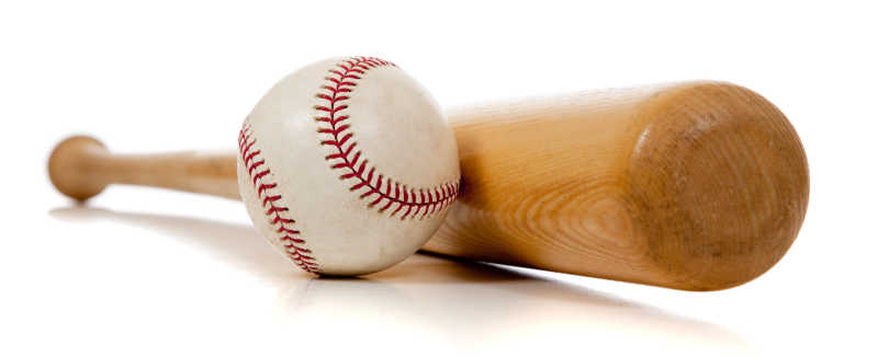 白色背景下的棒球和木制球棒
