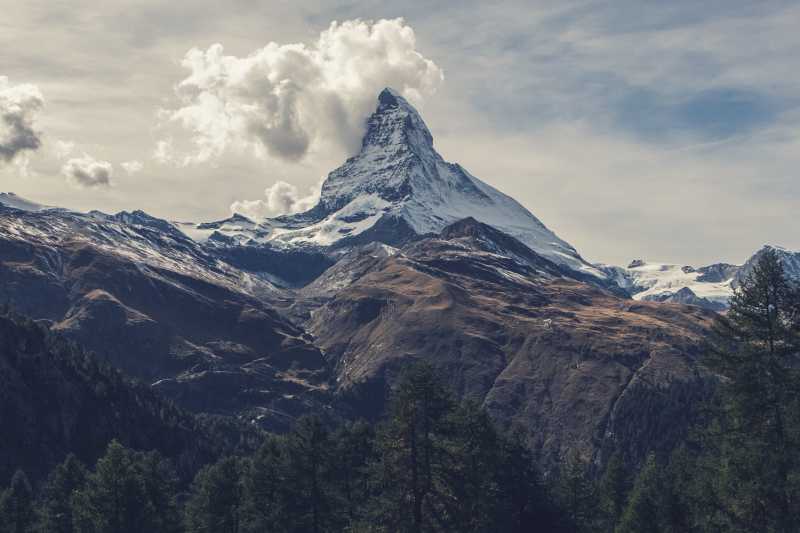 美丽的雪山景观