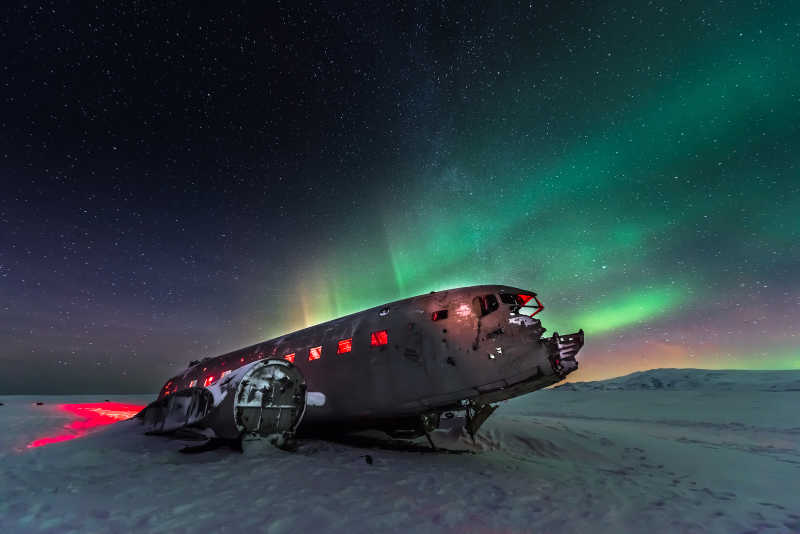 失事飞机和北极极光