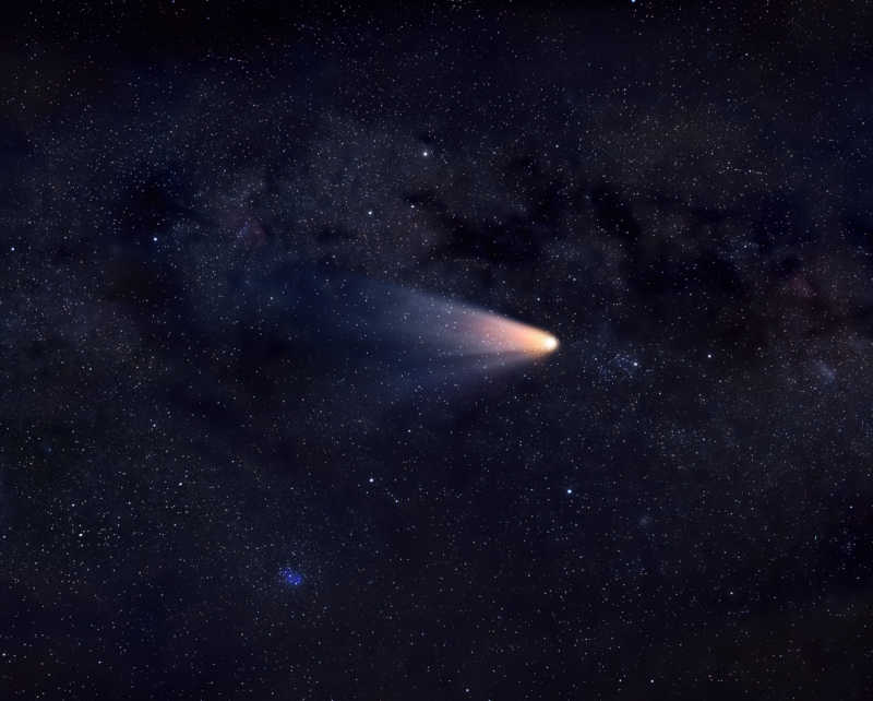 飞行在宇宙中的彗星