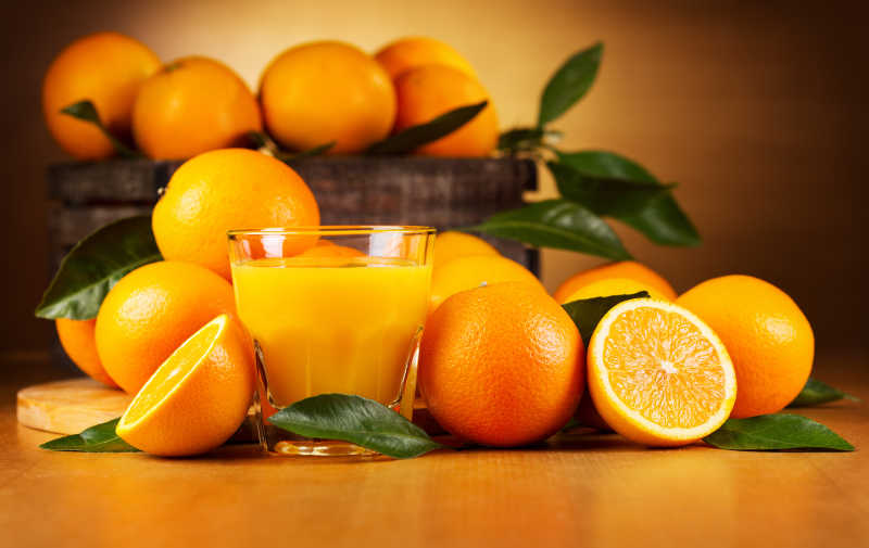 阳光橙子和果汁