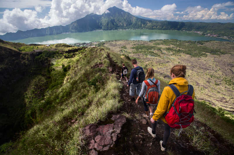 徒步登山者