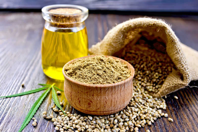 木板上的麻油麻籽和面麻