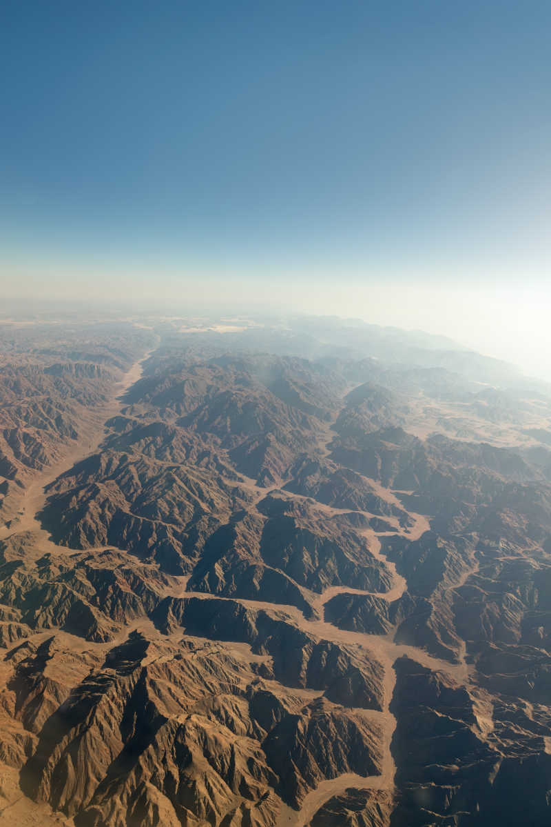 空中航拍的山脉景观