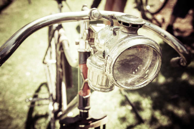 老式自行车上的灯